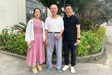Thadhail Mgr He Shijun, a stèidhich JINHAILUO, air ZHOUSHAN JWELL Screw&Barrel Co.,LTD.